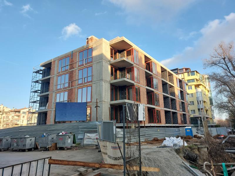 Luxury energy-efficient construction near South Park, metro station and large shopping centers