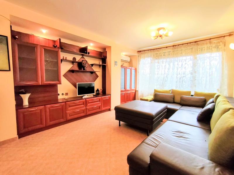 Spacious and elegant home close to the metro and Park