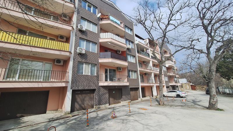 Cozy property with an excellent location, low maintenance fee, and year-round usability