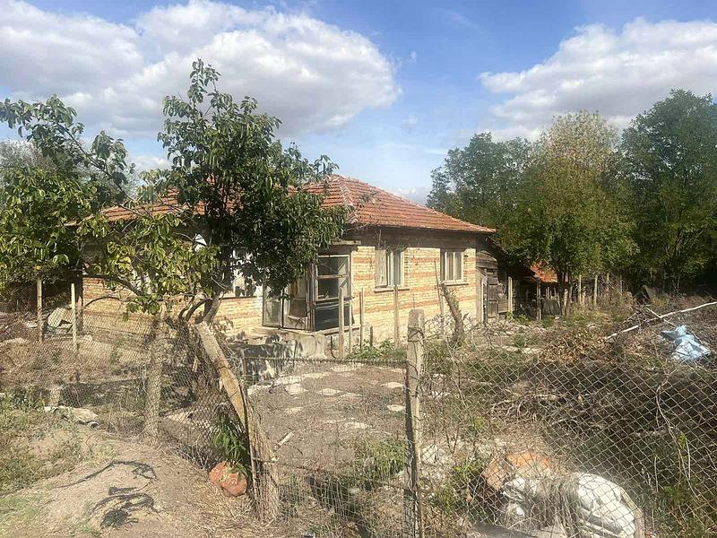 Property with renovation potential in the picturesque village of Byal Izvor