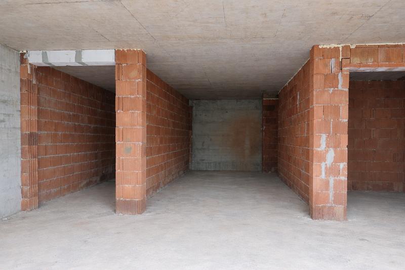 Last 3-bedroom apartment in a convenient location near a school, supermarket, restaurants, and bus stops.