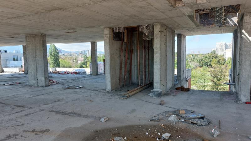 Parking spaces and storage premises in a developed area with excellent infrastructure