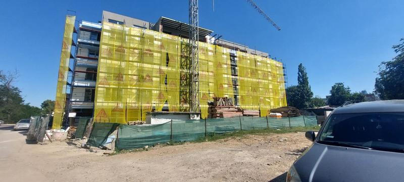 Parking spaces and storage premises in a developed area with excellent infrastructure