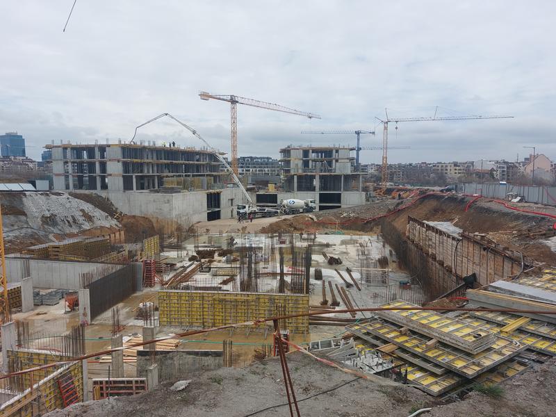 Functional and spacious apartments, high-class construction amidst greenery next to a kindergarten and easy access to key boulevards