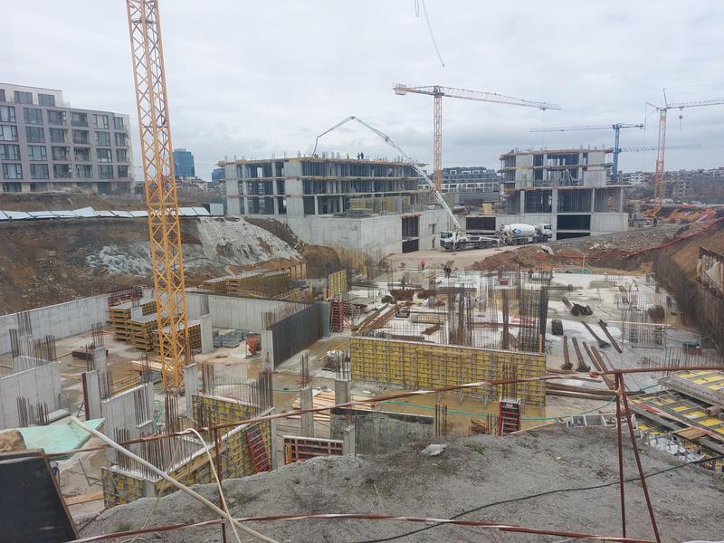 Functional and spacious apartments, high-class construction amidst greenery next to a kindergarten and easy access to key boulevards