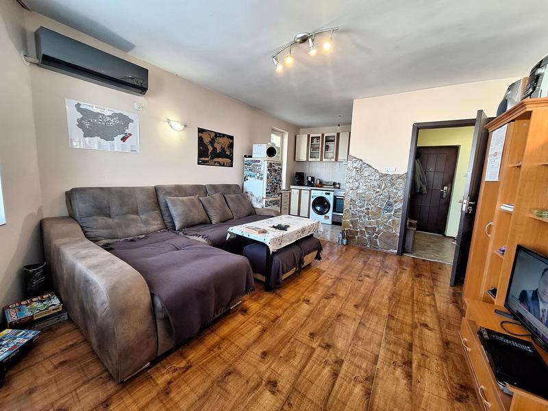 Comfortable home with excellent location and beautiful views