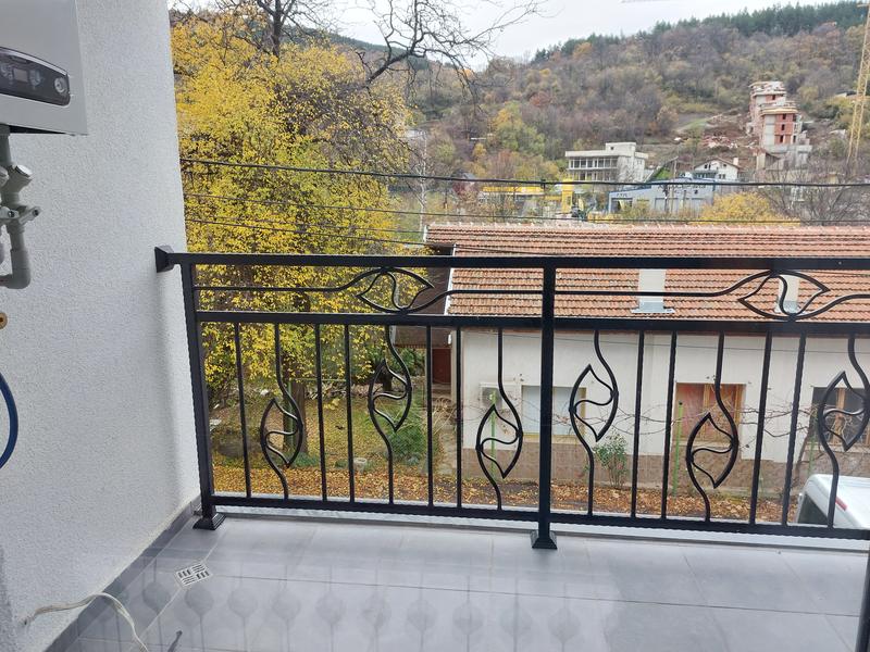 One-bedroom apartment in a complex of two buildings on a quiet street in the green Knyazhevo district