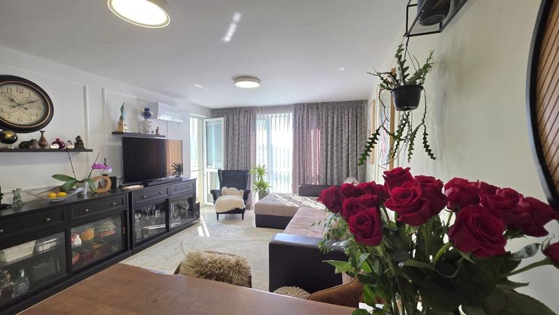 Fully furnished apartment with two bedrooms, large terraces and an excellent location just 500 meters from the beach