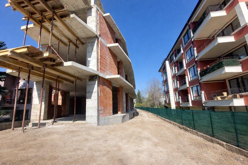 A home with two bedrooms and four terraces in a small boutique building.
