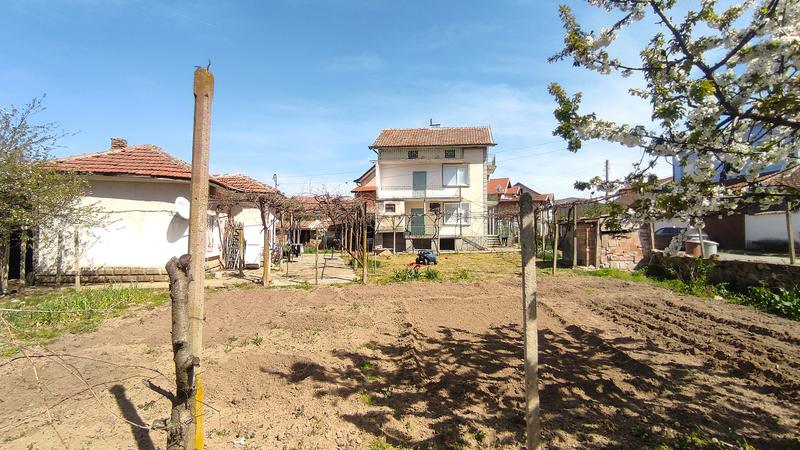 House with additional buildings and scenic views in the picturesque village of Yagoda
