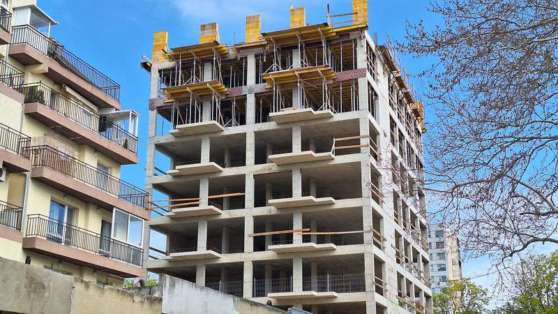 Two-bedroom and three-bedroom apartments close to all city amenities