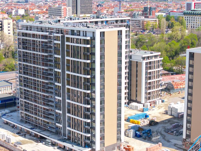 Modern apartment (pre-Act 15) within walking distance of park