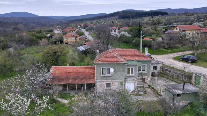 A rural property suitable for developing your own farm amidst picturesque nature