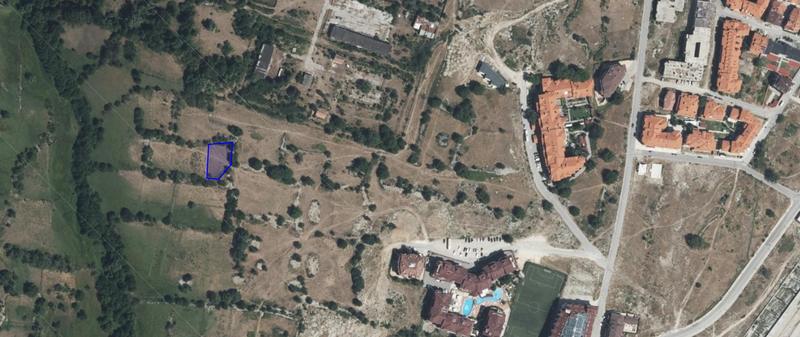 Plot of land with no elevation on the border with the urban area