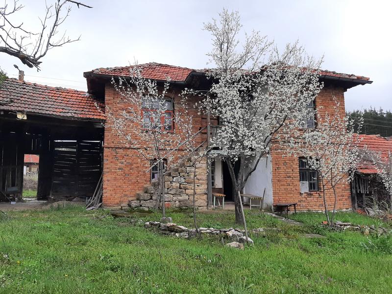 Authentic Two-Storey House with Garden in the Elena Balkan