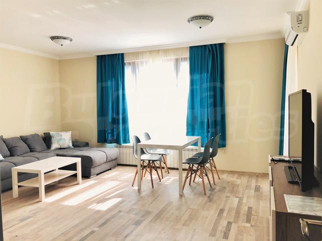 Apartment in a new building with an excellent location next to a park and lots of greenery