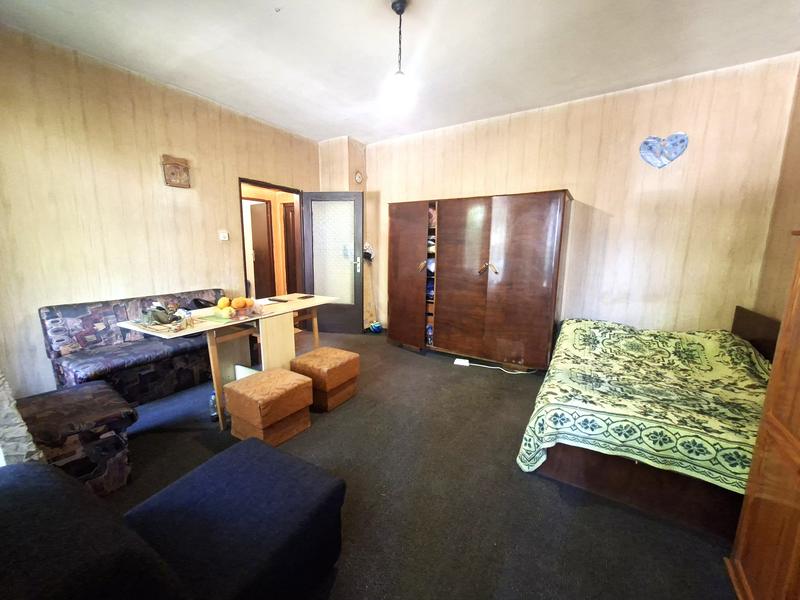 Functional property with a large terrace and basement � an excellent investment opportunity
