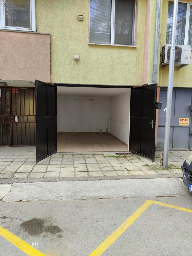 Spacious garage with roller shutter door and excellent accessibility
