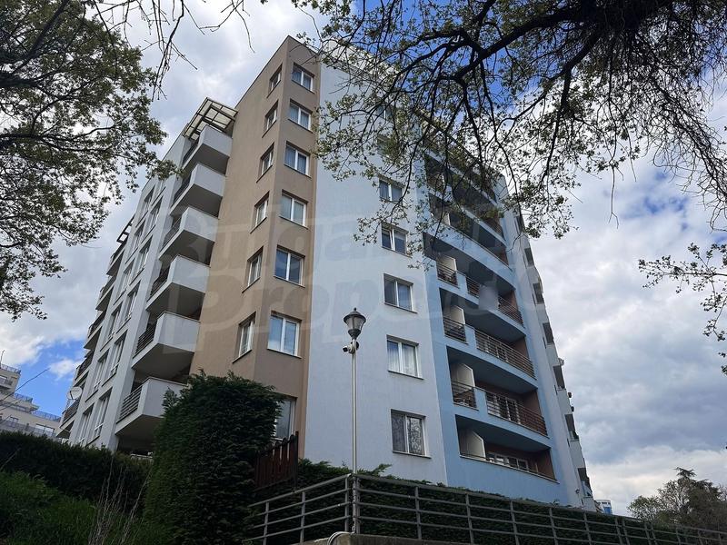 Ready-to-move-in panoramic apartment amidst greenery and fresh air