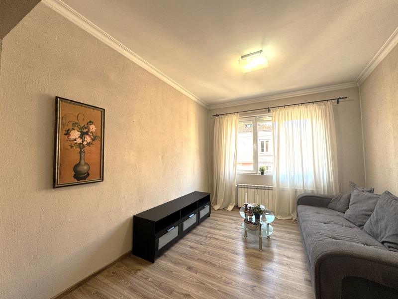 Compact 2-bedroom brick apartment with prestigious and peaceful location