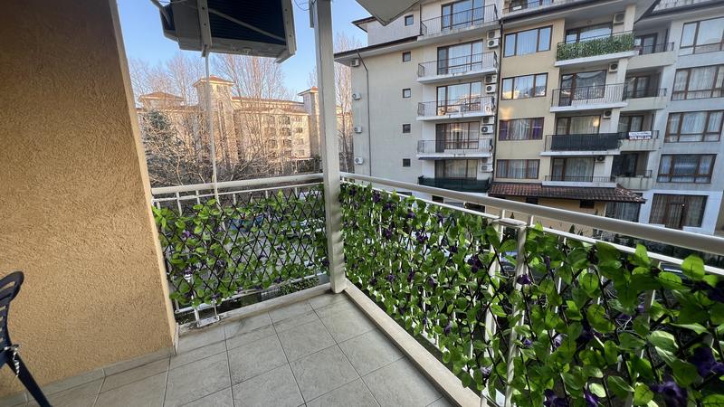 Apartment with kitchen, home office space and terrace with barbecue in a small complex with pool
