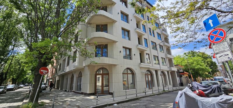Modern urban architecture, premium construction, and a prestigious central location near the National High School of Mathematics

