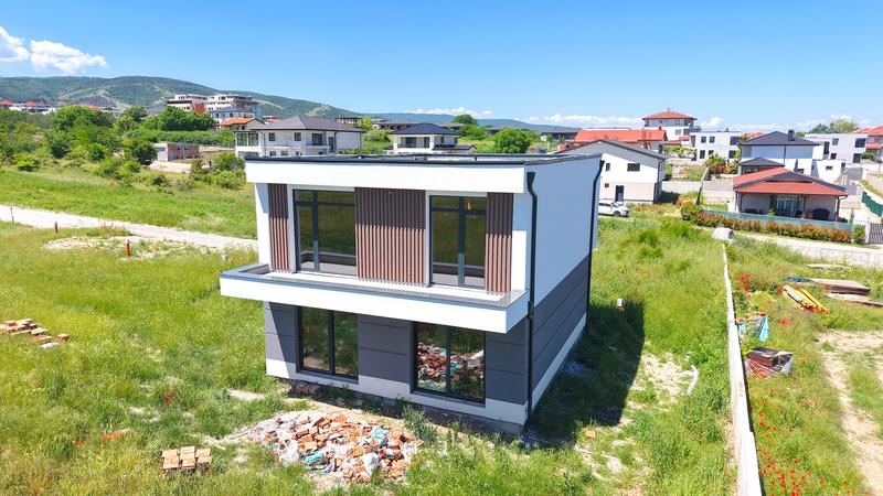 Spacious property with three bedrooms, ready for finishing, ideal for investment 