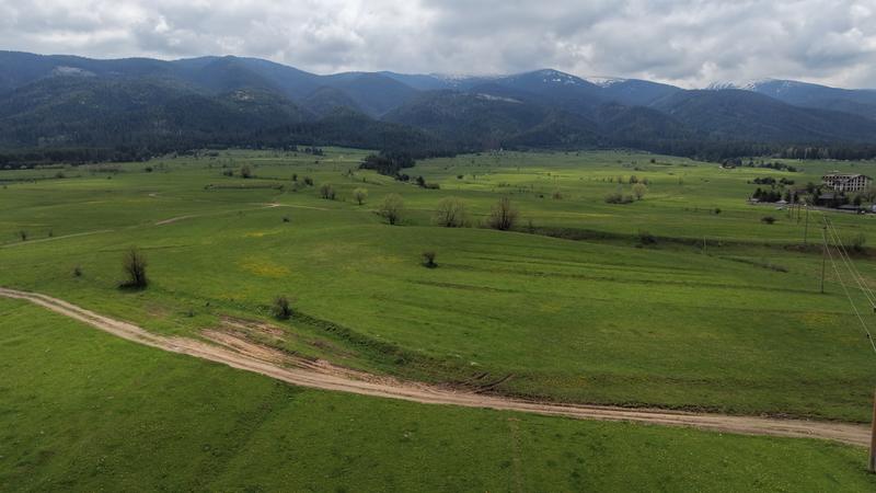 Land next to regulation with easy access and beautiful panorama
