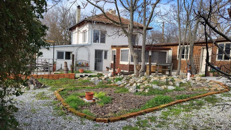 Well-maintained rural property in the village of Dobrich village