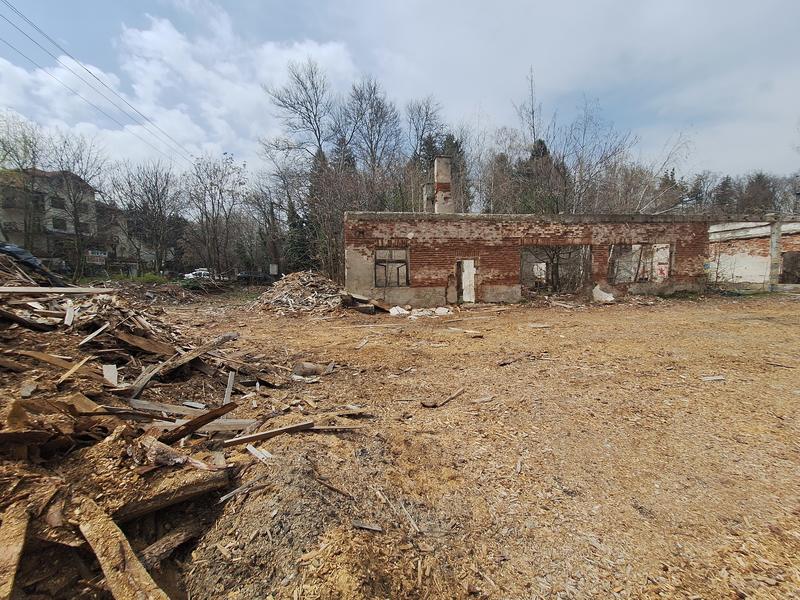A spacious property with potential for building a house or a small residential building in a central area