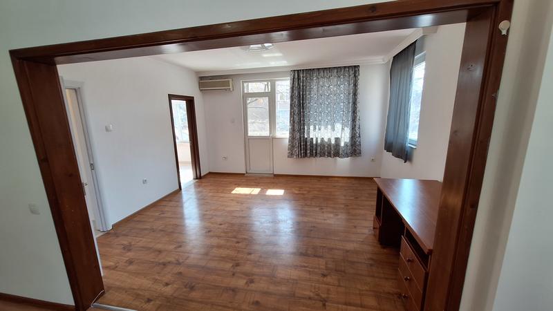 Spacious floor of a house in an established residential area