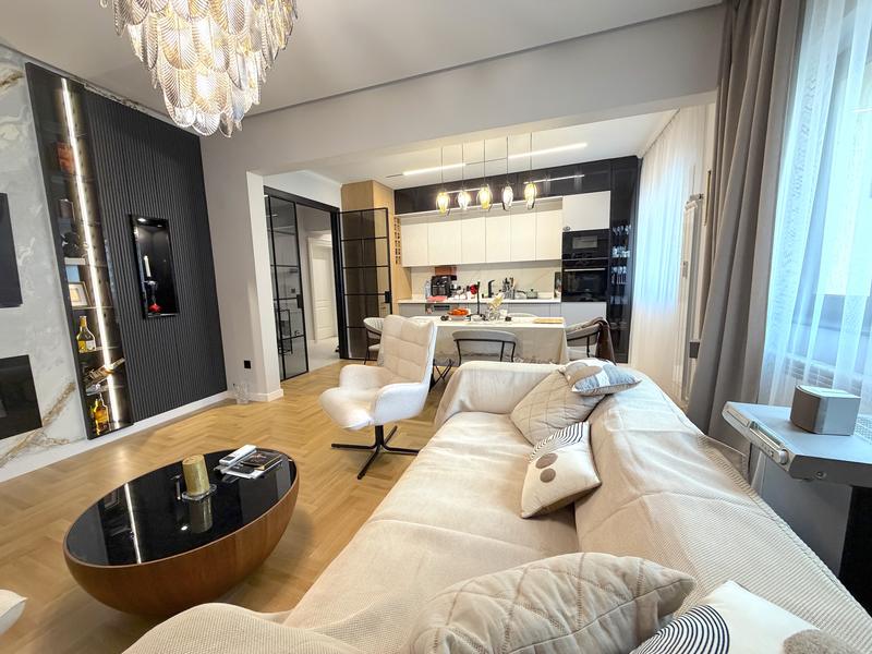 Spacious apartment with two bedrooms and a study in a prestigious central area of the capital