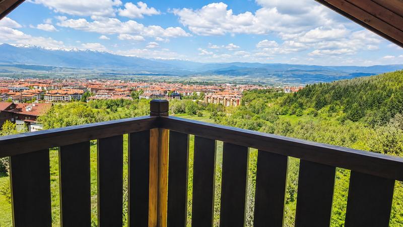Apartment with low maintenance fee and panoramic view near ski facilities
