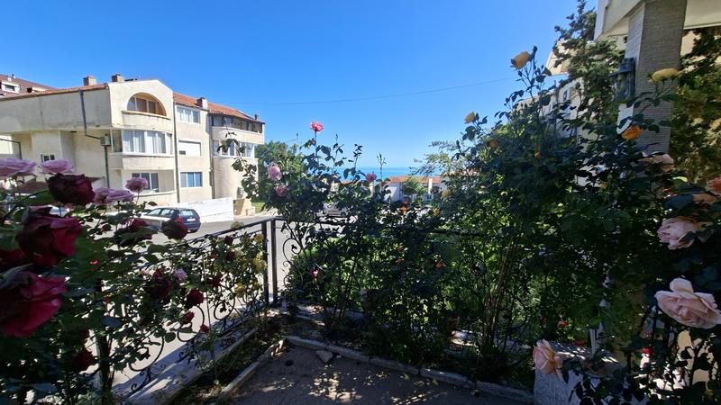 Fully furnished property with a large terrace near Marina Dinevi and Sveti Vlas