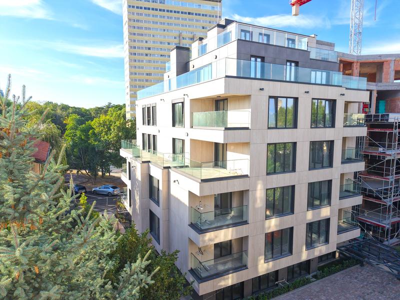 Sophisticated family home in a green oasis in the prestigious Iztok district, next to a metro station