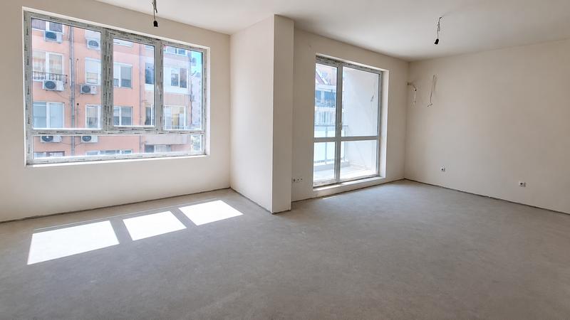 Spacious apartment with parking space next to city amenities