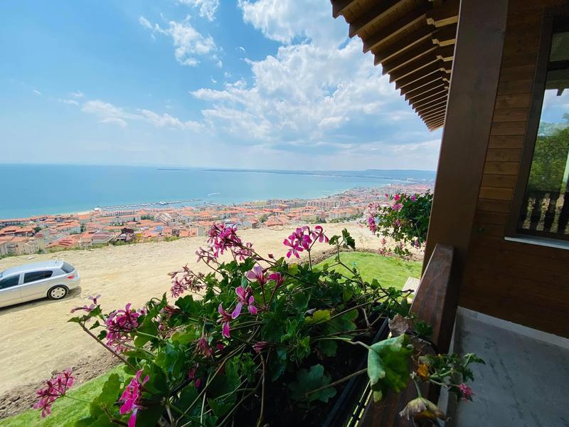 Complex in "old Bulgarian house" style with sea view