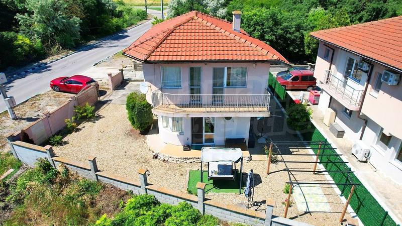 Spacious home with 3 bedrooms, private yard, and an excellent location close to Kavarna and the prestigious golf resorts of Bulgaria�s Northern Black Sea Coast

