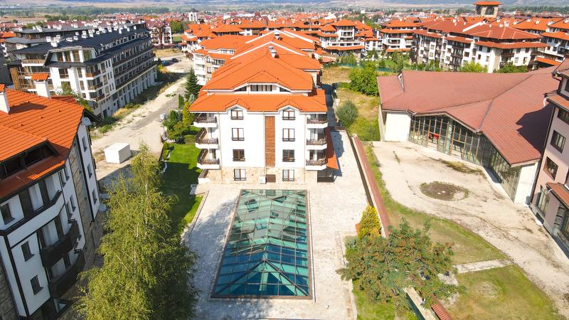 Spacious furnished property in a year-round spa complex with Act 16
