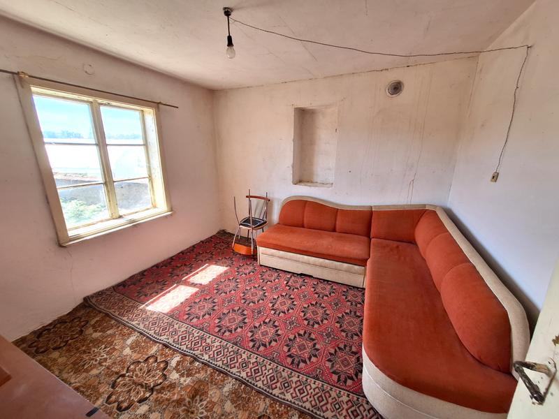 Two-storey house with large garden and well in the Danube Plain