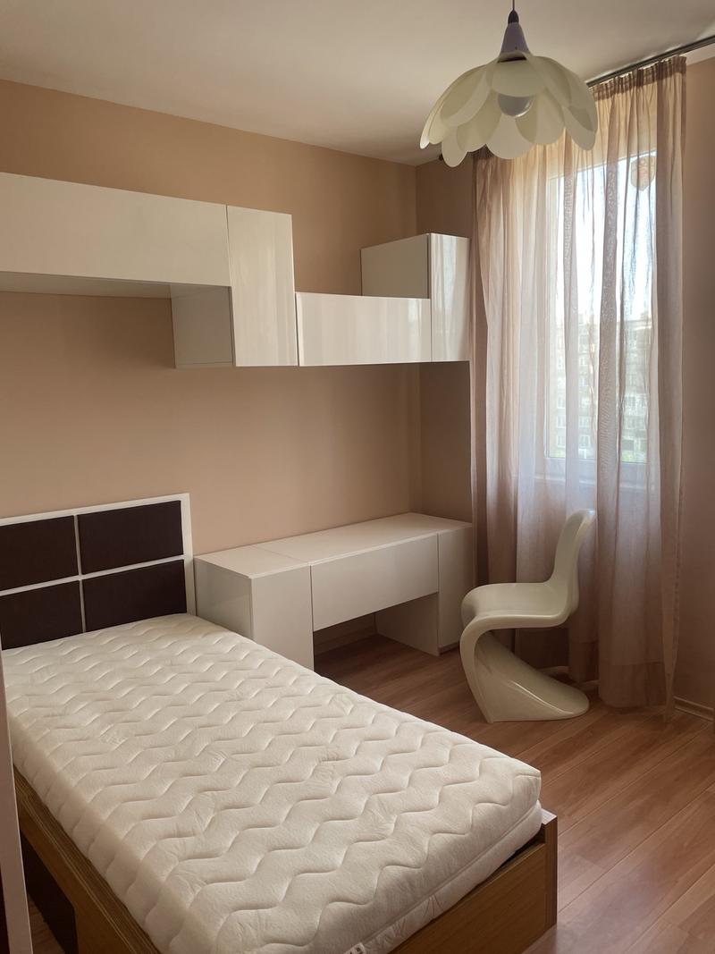 Fully furnished apartment with parking space in a prime location