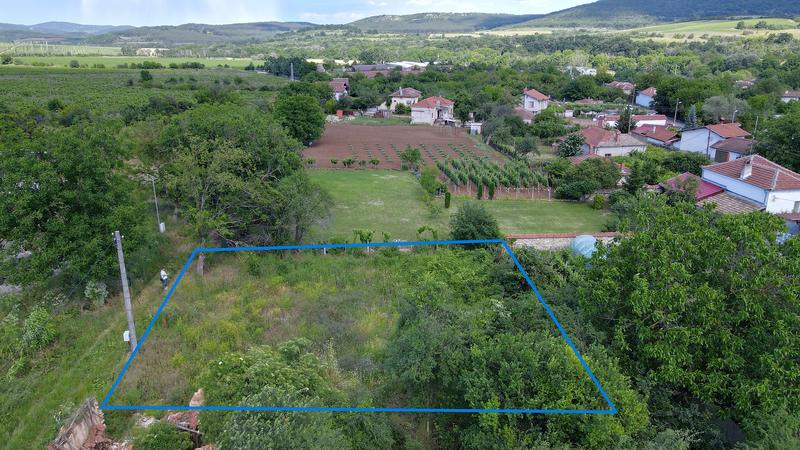 Plot with pleasant views of forest and mountains on the edge of Mogilovo village
