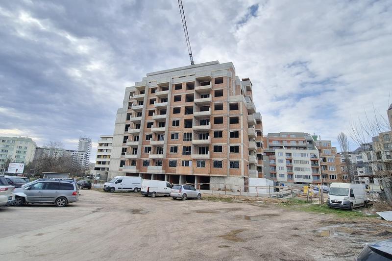 9-storey building with a variety of 1, 2 and 3-bedroom apartments