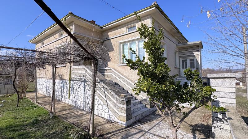 Rural property between Plovdiv and Stara Zagora, not far from the connection with Trakia highway