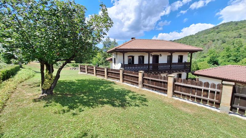 Furnished house with tavern and scenic views