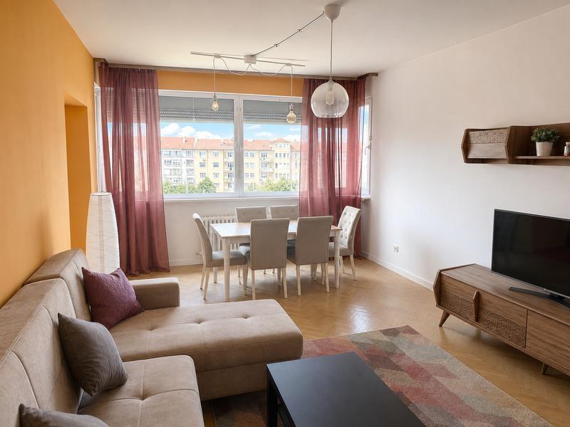 Maintained and furnished home with nice city views and top location