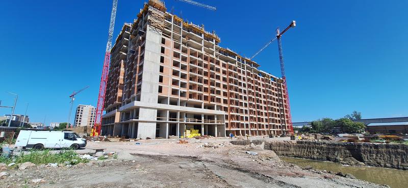 Apartments with 1, 2, 3 bedrooms and studios in a new complex on Severen Blvd. 