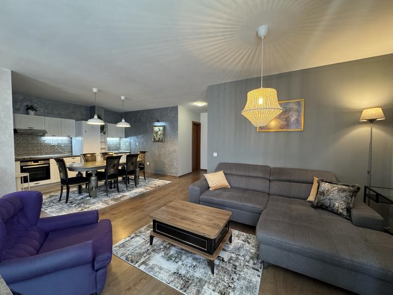 Spacious home with modern furniture, excellent location and underground parking option