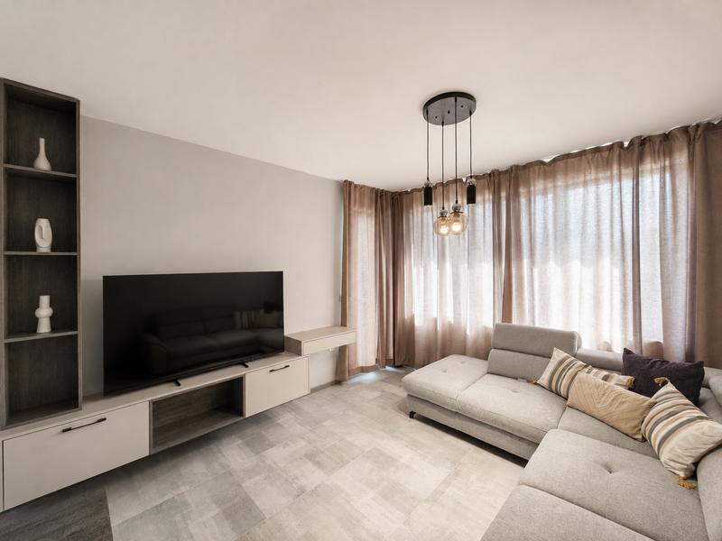 Modernly furnished home for first tenants in a new building with excellent common areas
