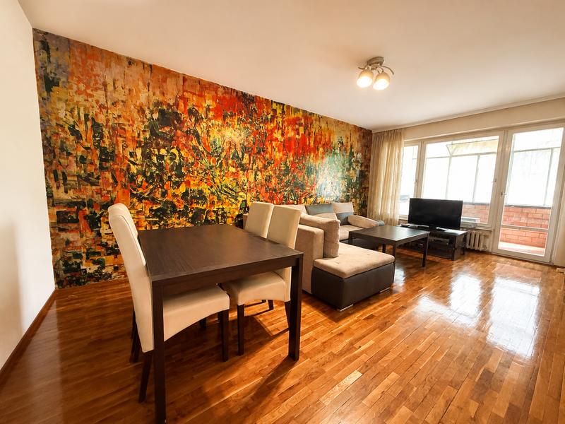 South-facing apartment with spacious separate rooms